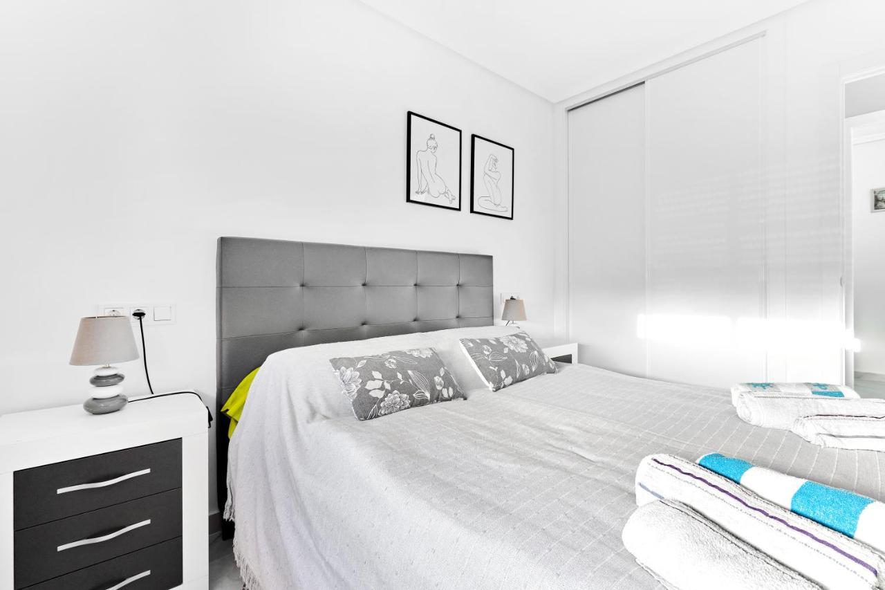 Lovely Sunny Apartment With Shared Pool And Private Parking Torrevieja Exterior foto